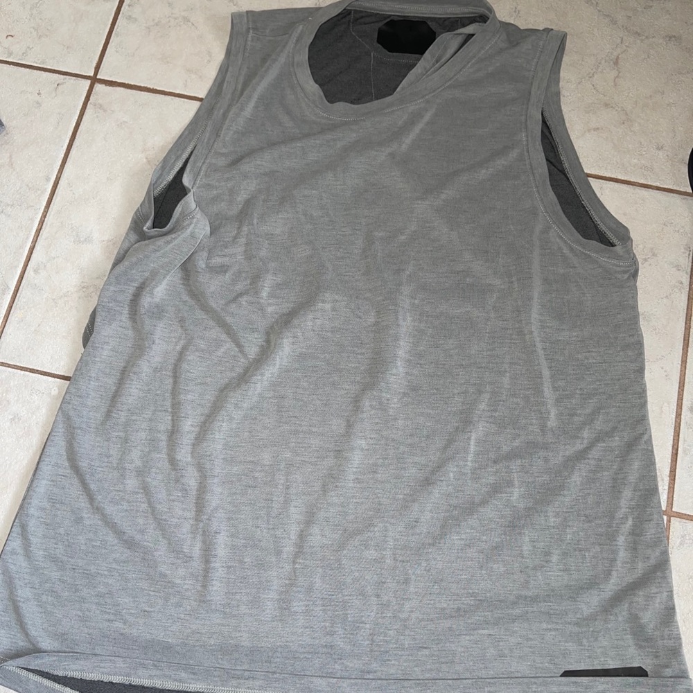 Underarmour Sports top